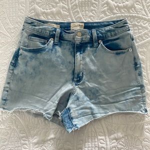Universal Thread high waisted denim shorts. Size 29